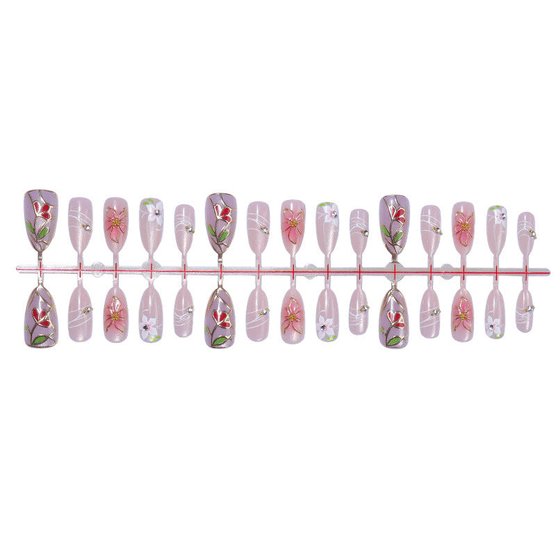 Kunstnagelset mit luxuriösen floralen Designs und Glitzerakzenten Brehn