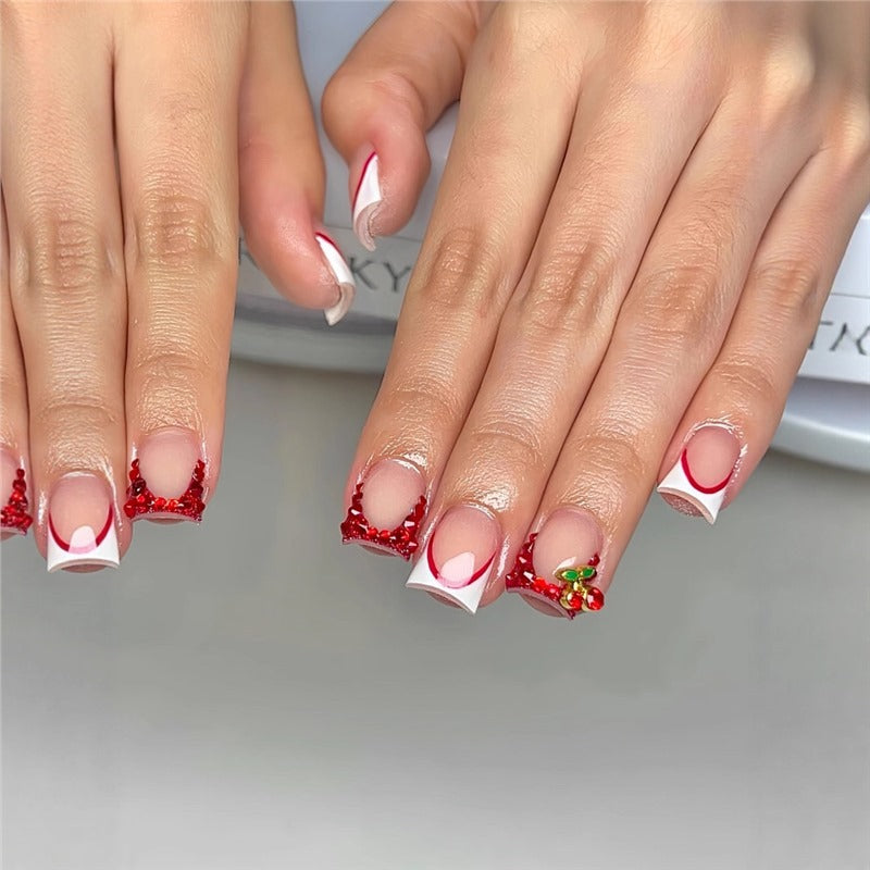 Dekorative Strass-Detail Press-On Nagelkunst Brehn
