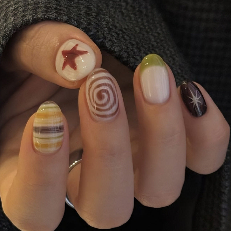 kreatives Kunstnagelset mit modernen geometrischen Designs Brehn