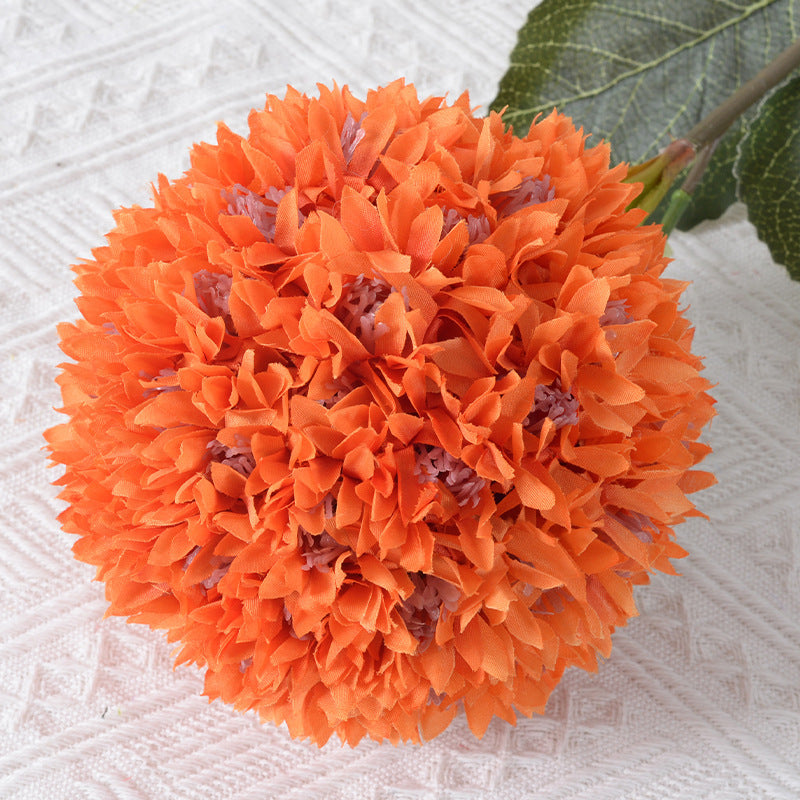 Dekorativer Seidenblumenstrauß