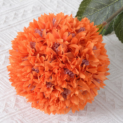 Dekorativer Seidenblumenstrauß