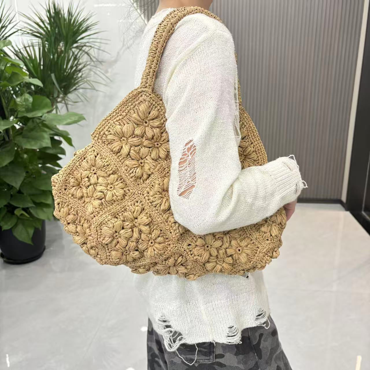 Makramee Handtasche mit Floralen 3D-Applikationen Brehn