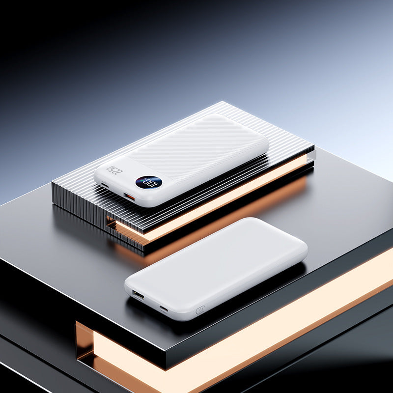 Tragbare Powerbank mit integrierten Ladekabeln und digitaler Anzeige Brehn