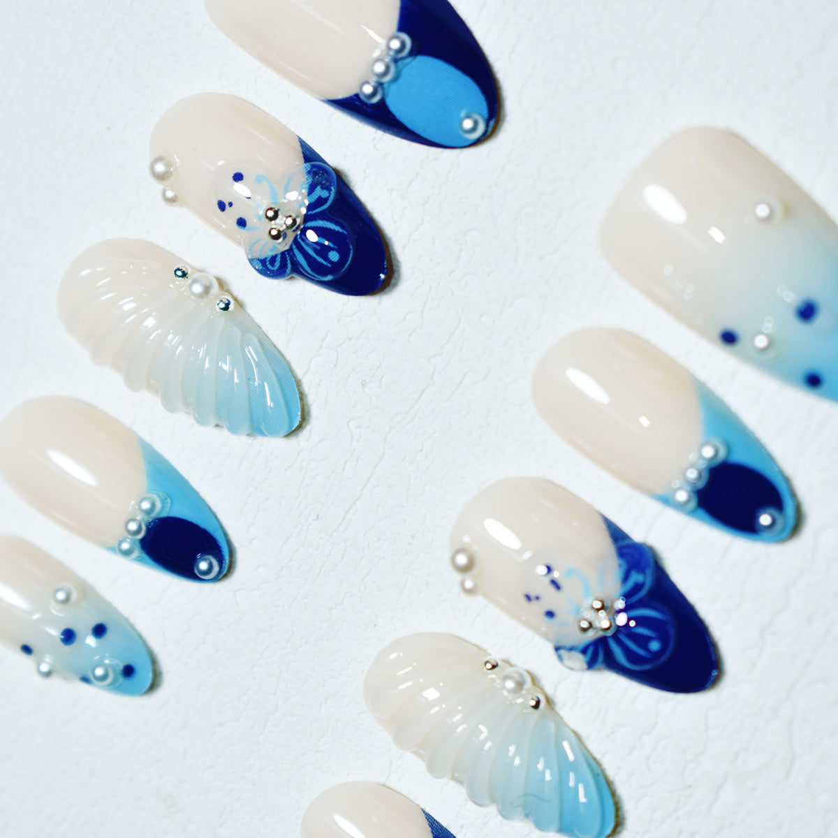 Dekorativer Press-On Nagelkunstset mit 3D Akzenten Brehn
