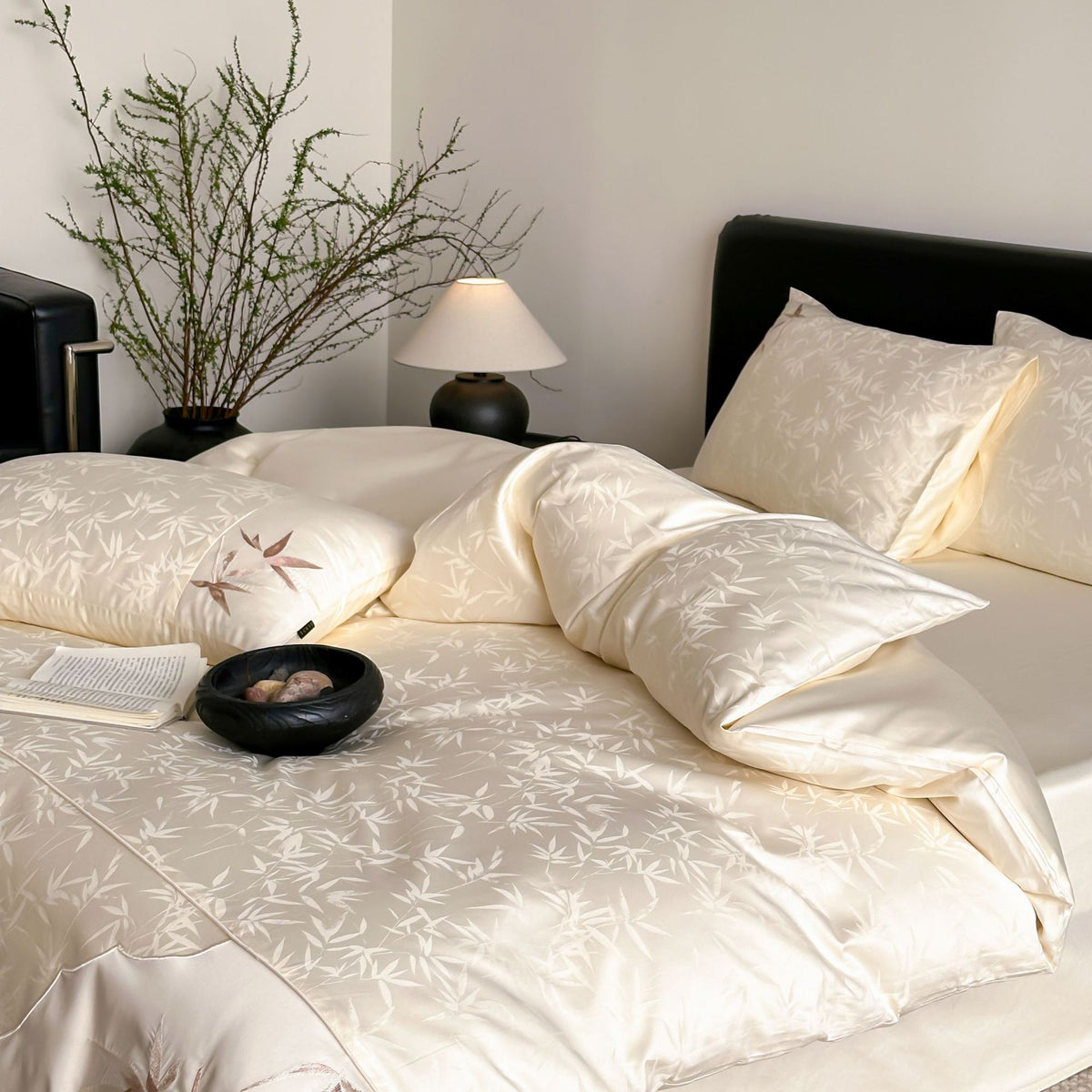 Glänzende Jacquard‑Satin Bettwäschegarnitur mit tonalem Bambus-Dessin