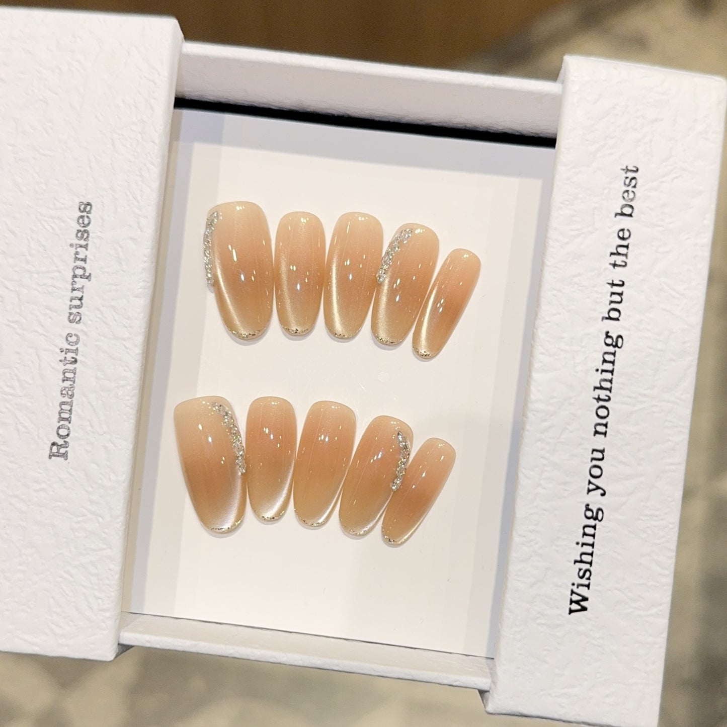 Elegante Kunstnagelspitzen mit Glitzerdetails Brehn