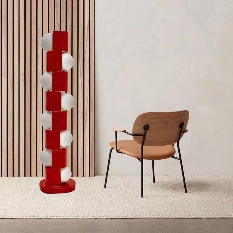 Skulpturale Tower Stehlampe mit modernem Design