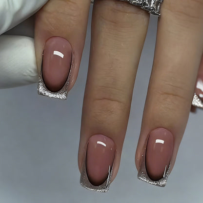 Kunstnagelset mit luxuriösen Glitzerfranzösisch-Spitzen Brehn