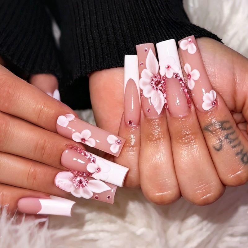 Kunstnagel-Set mit floralen Akzenten und Glitzer Brehn