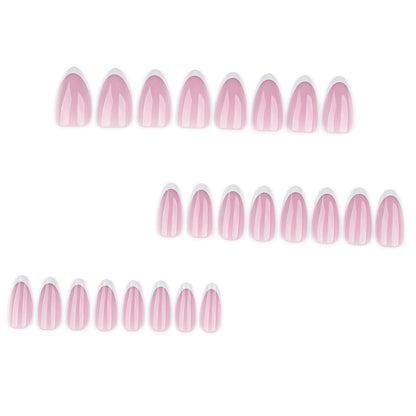Kunstvolle Nagelverlängerungen mit elegantem Farbverlauf und präzisem French-Tip Brehn