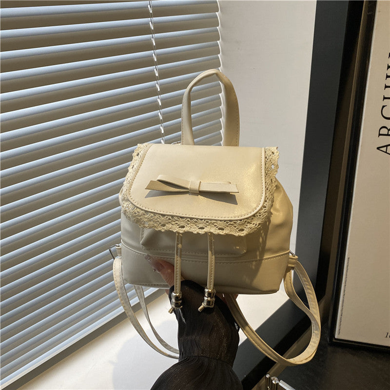 Niedlicher Mini-Rucksack mit Spitzenbesatz Brehn