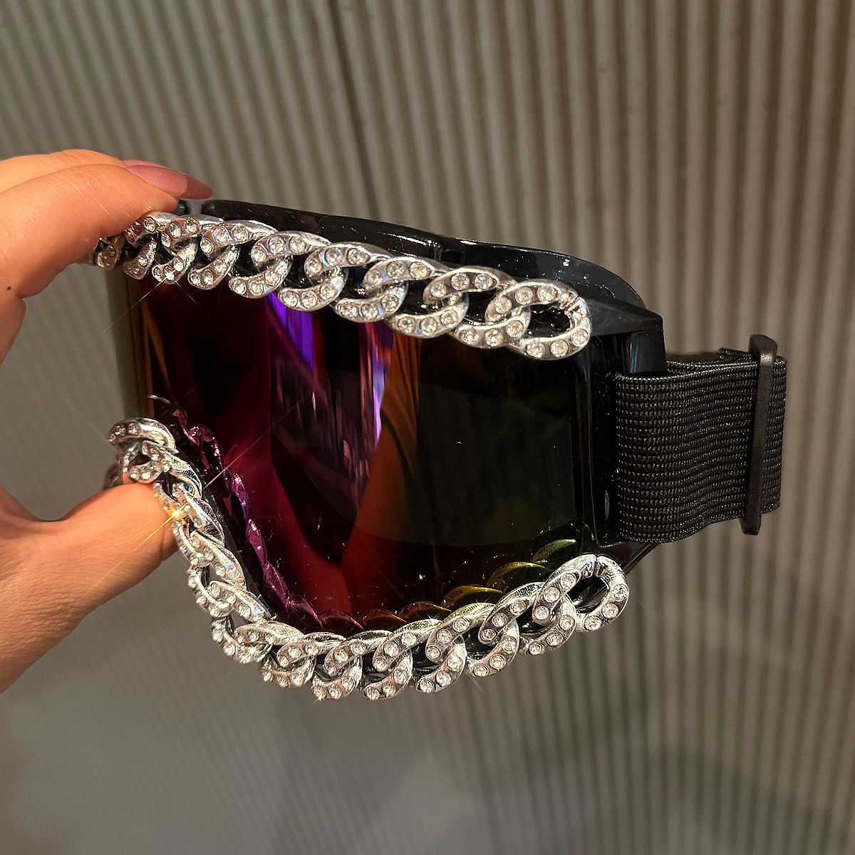 Damen Sportlich elegante Skibrille mit strassverziertem Rahmen Brehn