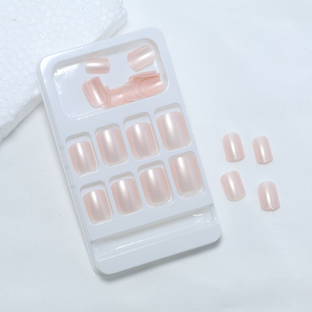 Premium Press-On Nail Kit mit natürlichem Finish Brehn