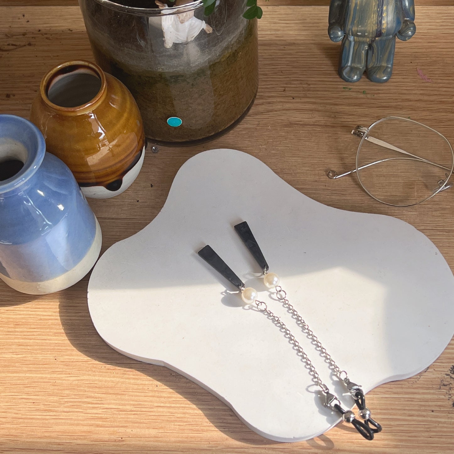 Chic Perlen- und Ketten-Brillenhalter Brehn