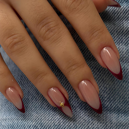 Kunstnagelset mit spitzen Formen und glänzenden Akzenten Brehn