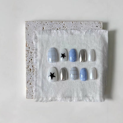 Künstlerisches Press-On-Nagelset mit geometrischen und Sternmustern