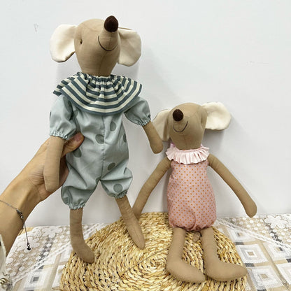 Vintage-inspirierte genähte Leinen-Elefant-Plüschpuppe mit gepunktetem Kleid
