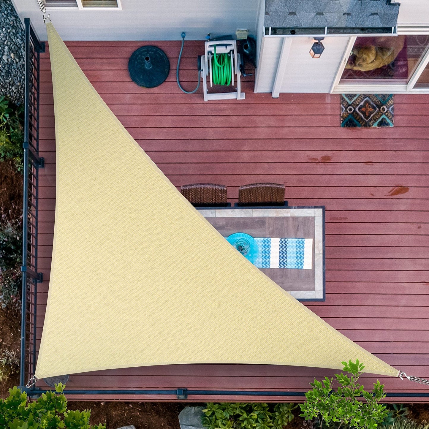 UV-beständiges dreieckiges Sonnenschutzdach für Terrasse, Deck und Garten mit verstärkten Ecken und Edelstahlbeschlägen Brehn