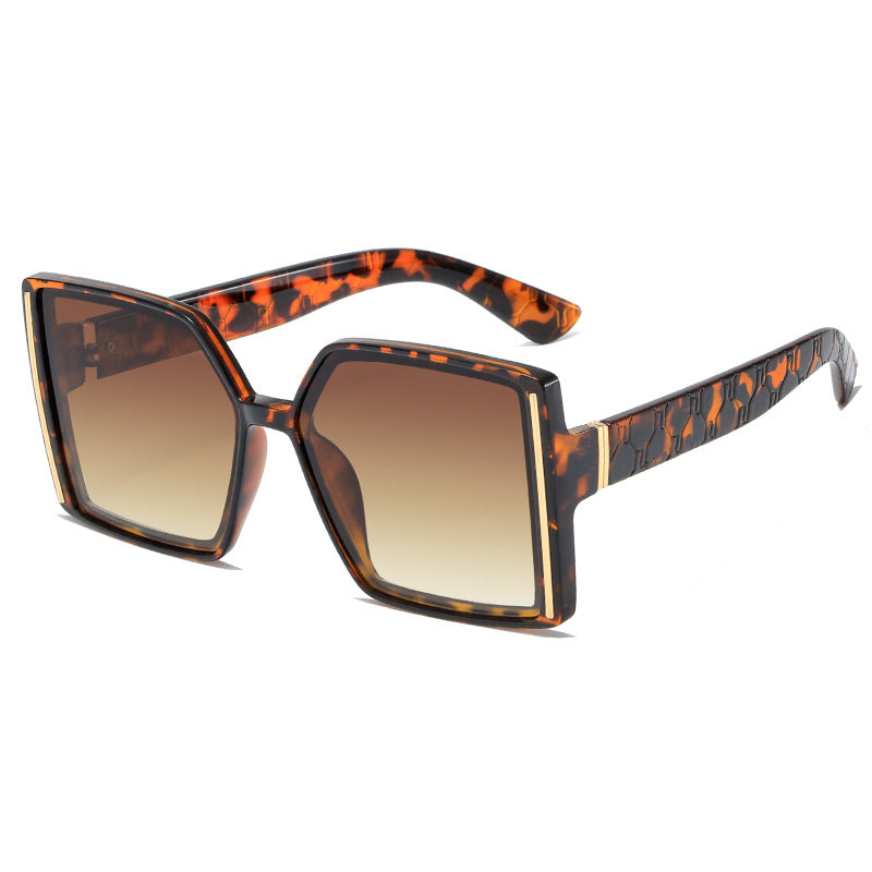 Damen modische Sonnenbrille im retro-inspirierten Design Brehn