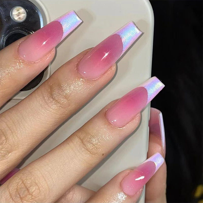 Nagelkunst mit Herz- und Lippenmotiven Brehn