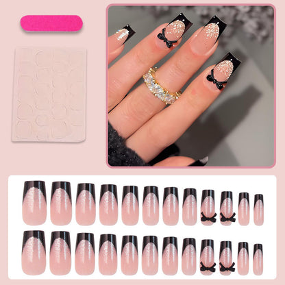 Kunstnagelset mit eleganten Glitzerakzenten und Schleifendetails Brehn