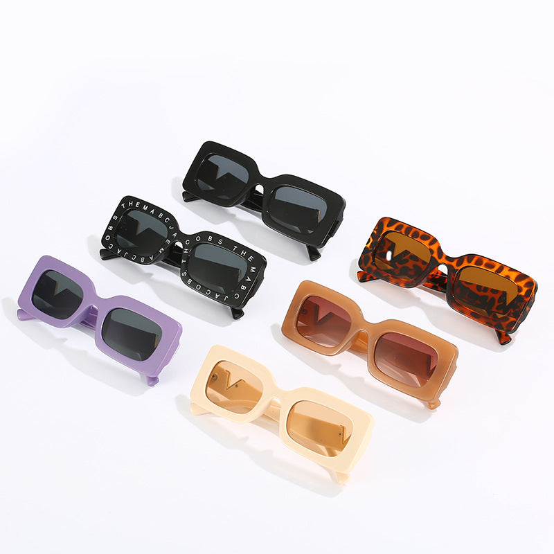 Damen modische quadratische Sonnenbrille mit stilvollem Metallbesatz Brehn