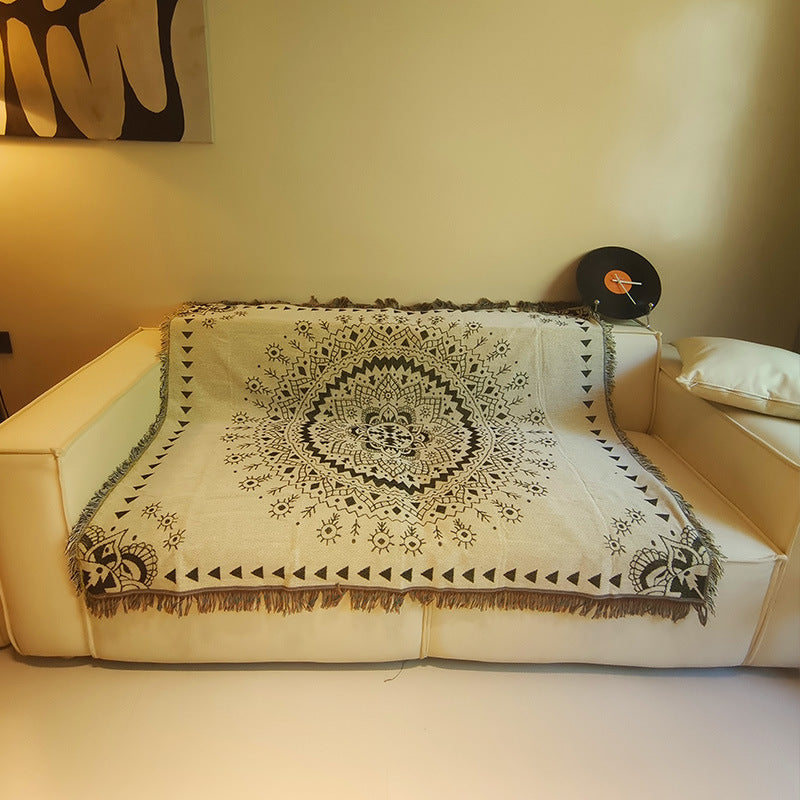 Ethnisch Mandala-inspiriertes dekoratives Wurfdeckchen