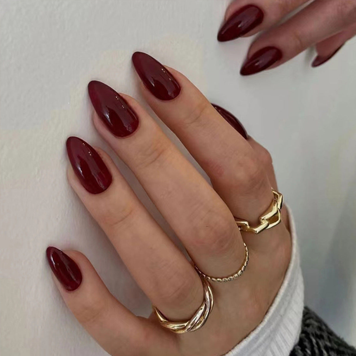 Elegante glänzende Mandel Press-On Nagelspitzen Brehn