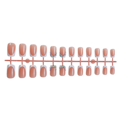 Dekorativer French Tip Press-On Nagelset mit Strass-Akzenten Brehn