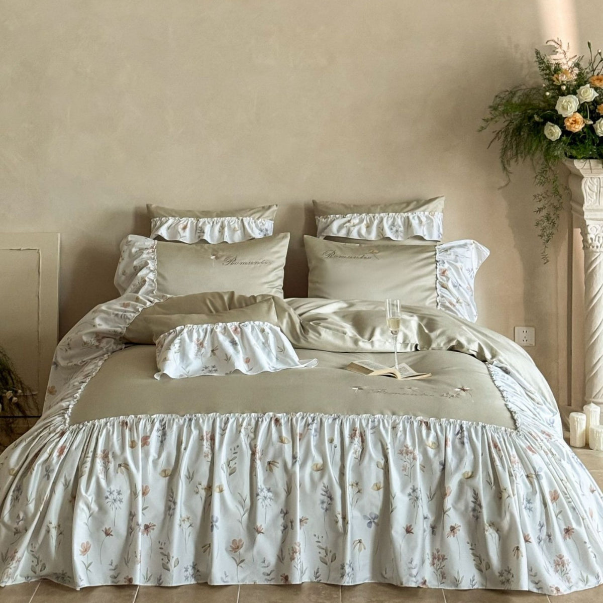 Rüsch Floral Baumwolle Sateen Bettwäsche Set mit Kissenbezügen und Bettrock