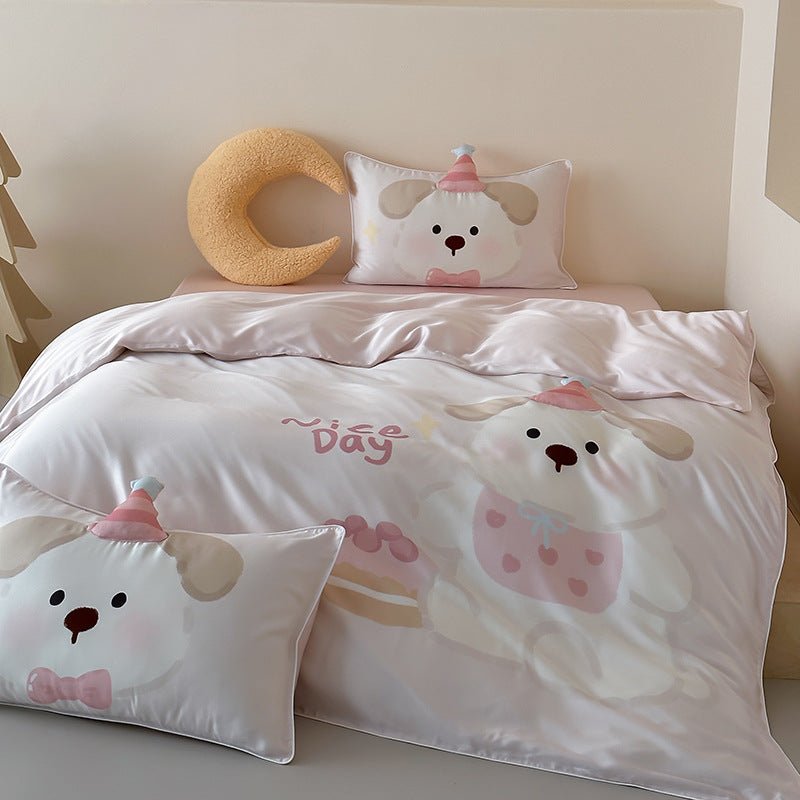Kinderbettwäsche aus seidenmattem Satin mit illustrativem Panda- und Apfelprint sowie feiner Paspel