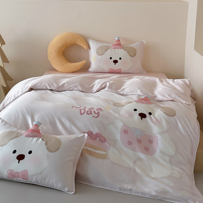 Kinderbettwäsche aus seidenmattem Satin mit illustrativem Panda- und Apfelprint sowie feiner Paspel
