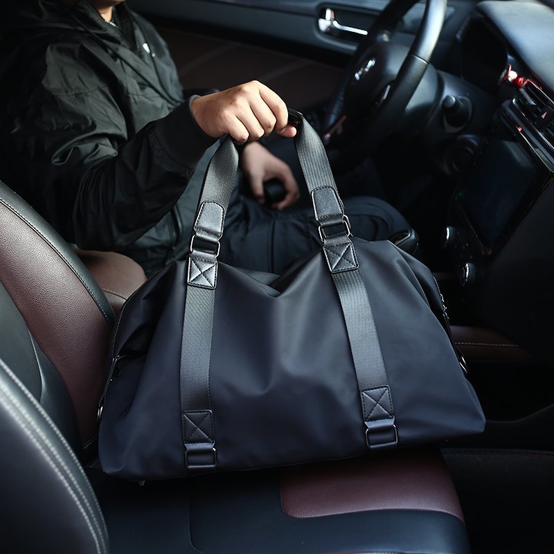 Sportliche Reisetasche mit Innovativer Stauraum-Lösung Brehn