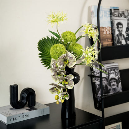 Künstlerische Blumenarrangement