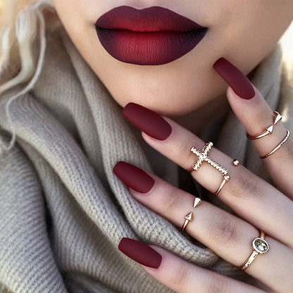 Elegante matte Finish Nagelverzierungen Brehn