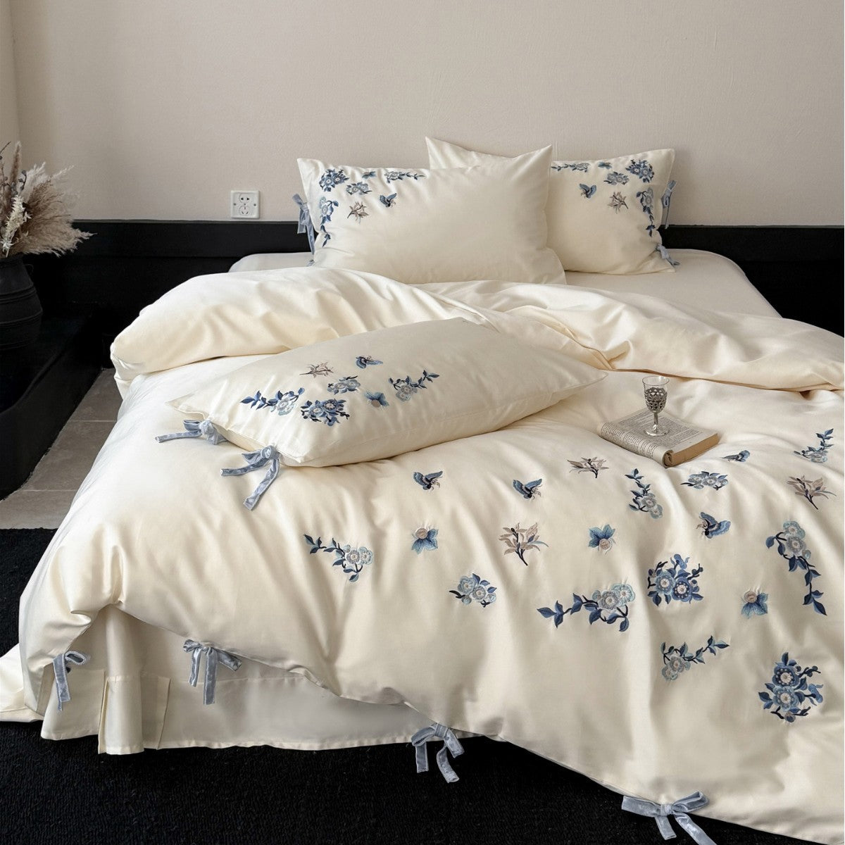 Bestickte florale Baumwollsatin-Bettbezug-Sets mit Bindeschnüren