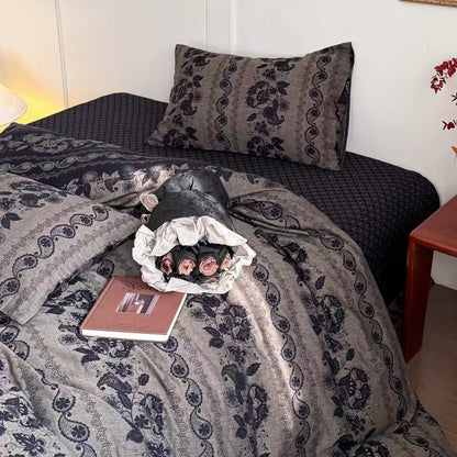 Wendbares Bettwäsche-Garnitur-Set aus Baumwoll-Leinen mit zartem Blumenprint und gesteppter Decke