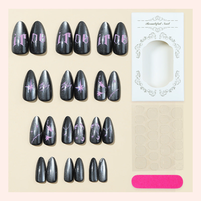 Kreatives Kunstnagelset mit mystischen Designs Brehn