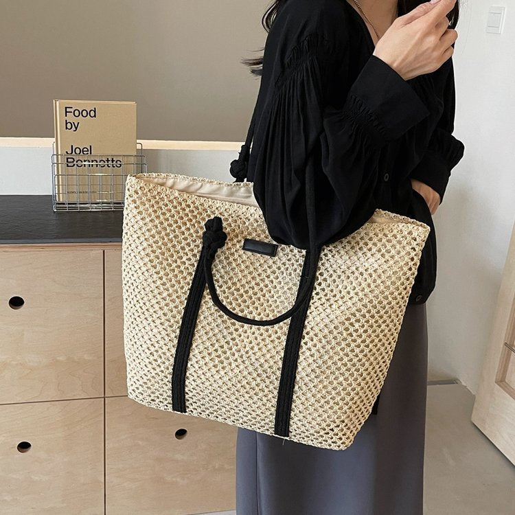 Strandtasche Aus Handgewebtem Naturmaterial mit Robusten Griffen Brehn