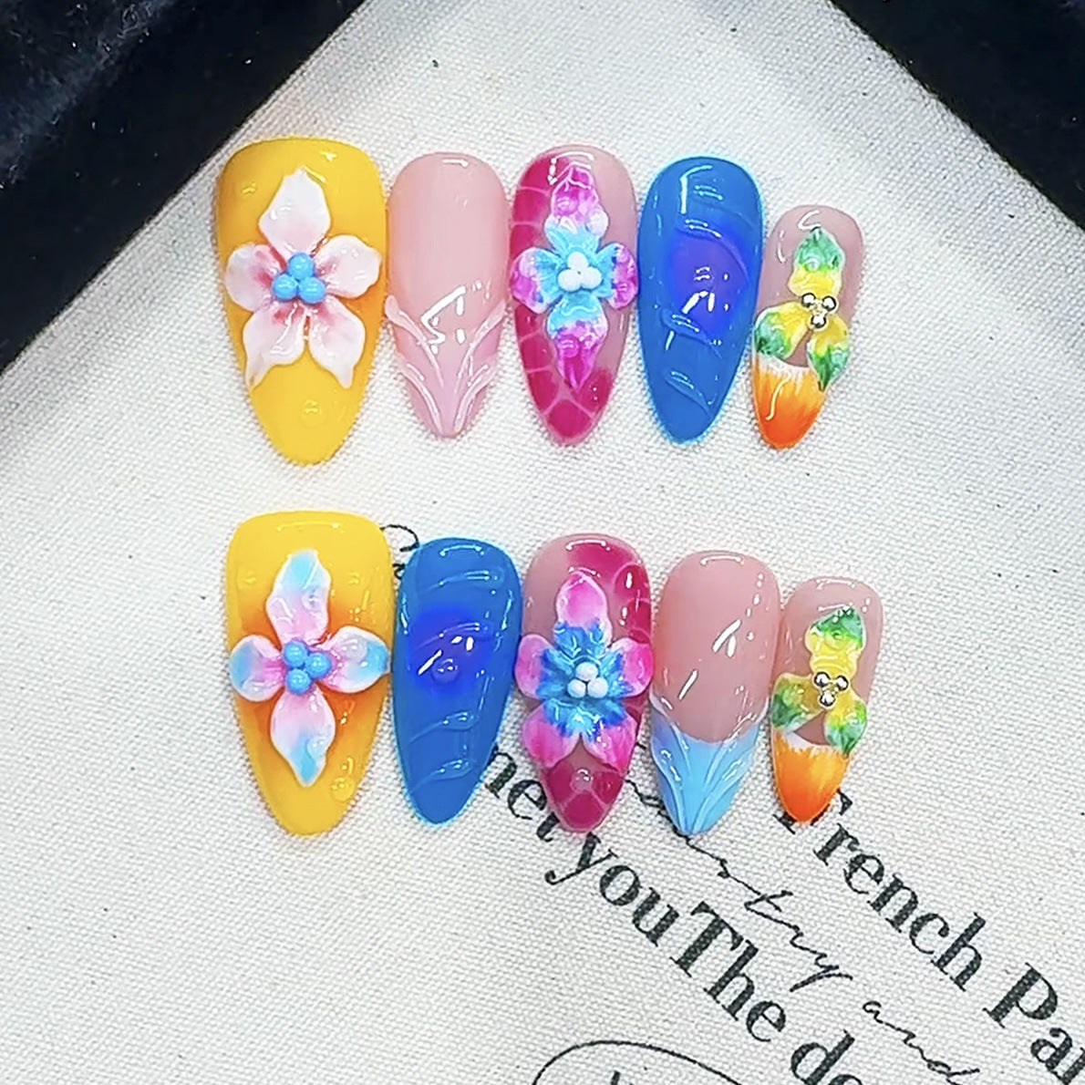 Künstlerisches Floral Press-on Nagelkunst Set Brehn