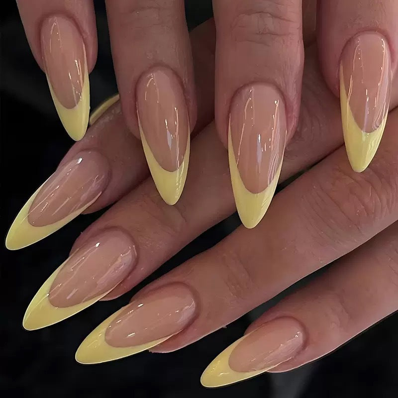 Kunstnagelset mit eleganten Neonspitzen Brehn