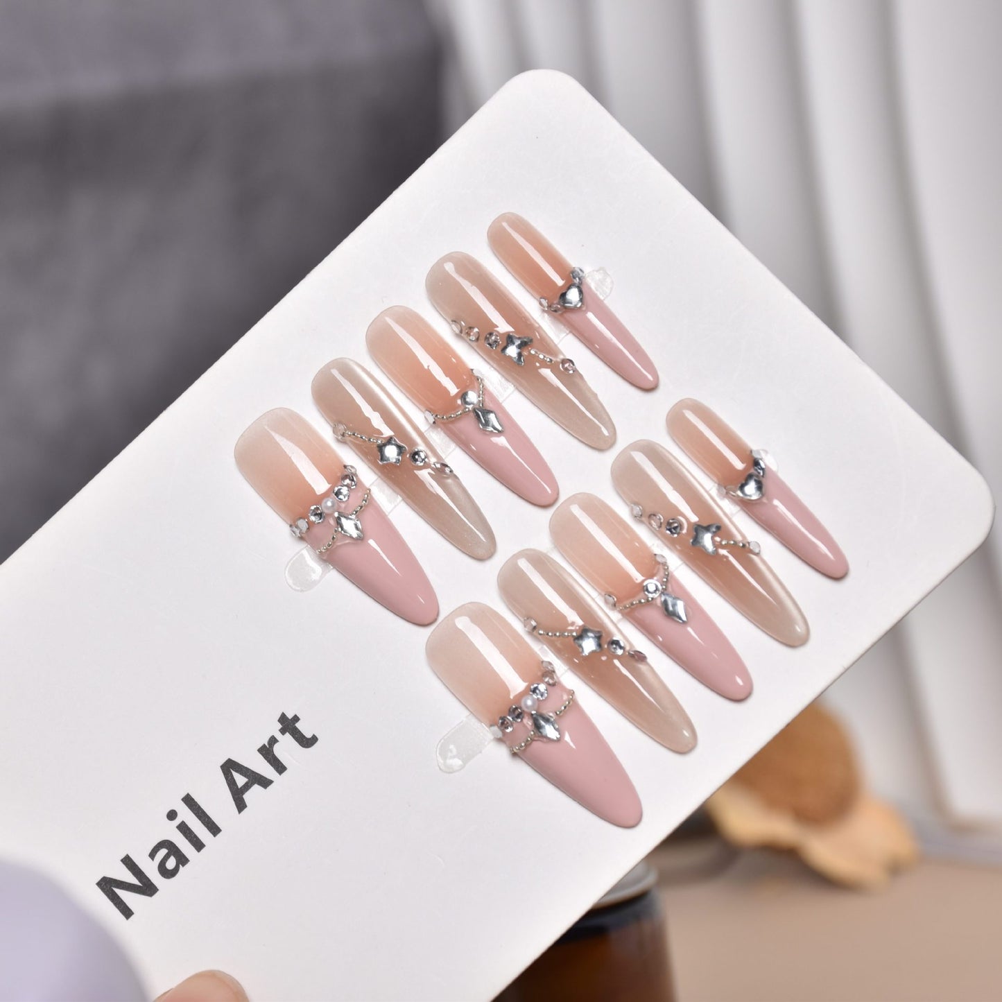 Glamouröse mit Strass verzierten Press-On-Nagelerweiterungen Brehn