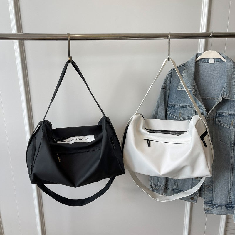 Stylische Reisetasche Mit Vielseitigen Aufbewahrungsmöglichkeiten Brehn