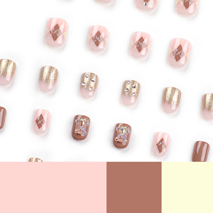 Kunstvolle Nagelkunst mit elegantem Blüten-Design und Glitzerakzenten Brehn