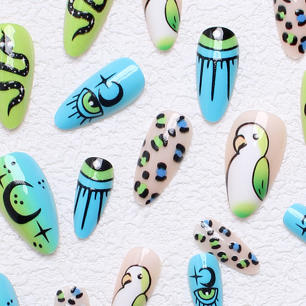 Kunstnagelset mit verspielten Tiermotiven und auffälligen 3D-Designs Brehn