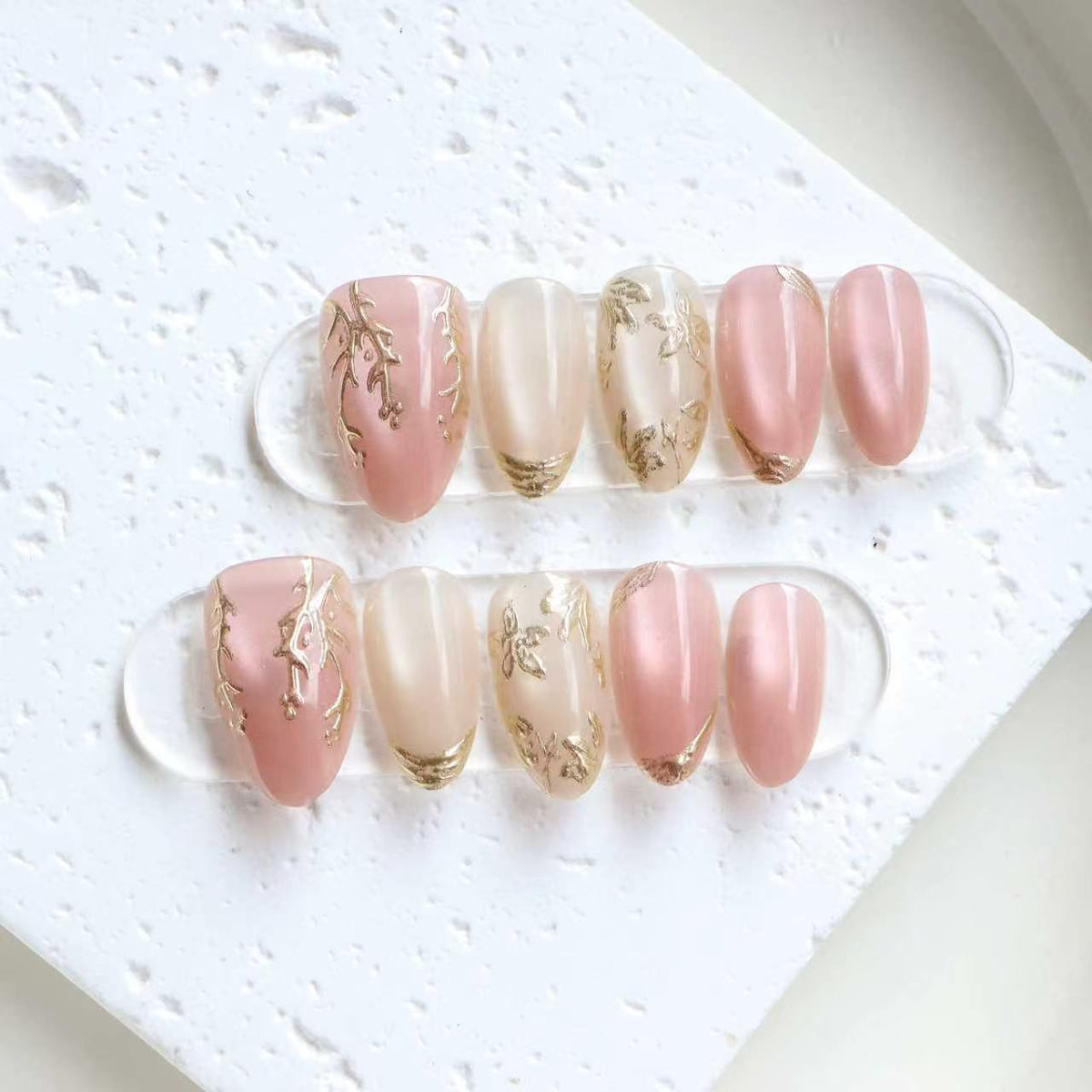 Elegantes Press-On-Nagelkunstset mit Goldblattakzenten Brehn