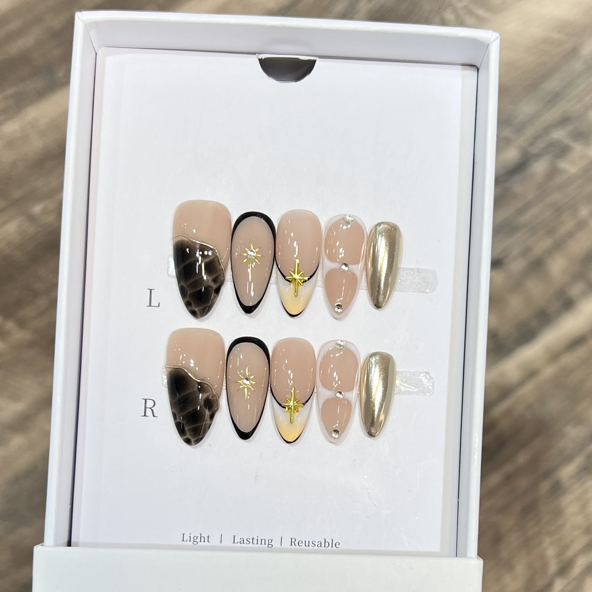 Dekorativer Floral Stiletto Press-On Nail Set Brehn