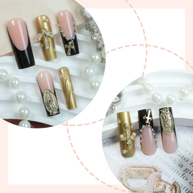 Kunstnagelset mit eleganten Glitzerverzierungen und luxuriösem Design Brehn
