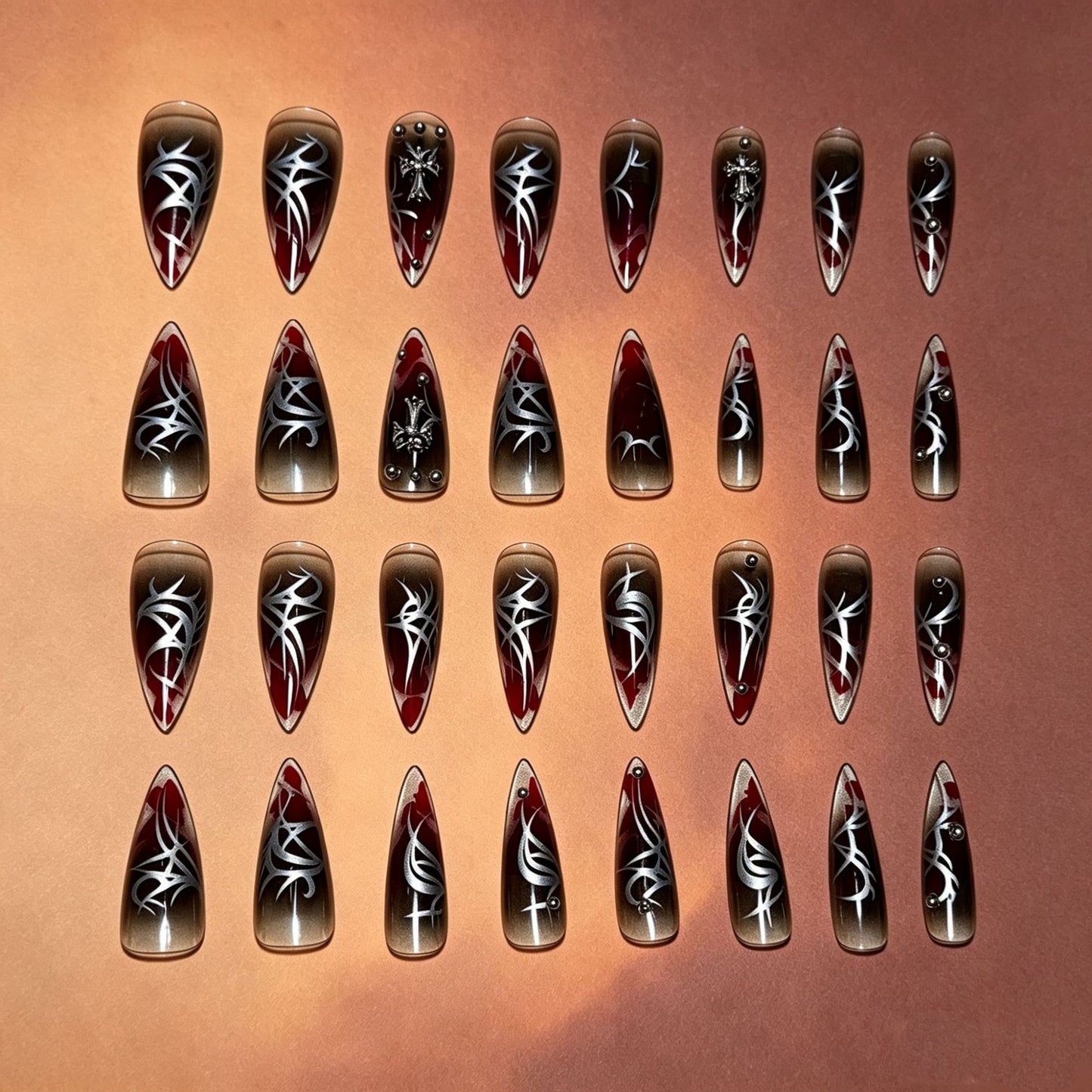 Künstlerische Gothik Press-On Nagelspitzen Brehn