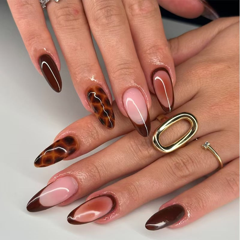 Stiletto Press-On Nägel mit schickem Leopardenmuster und glänzendem Finish Brehn